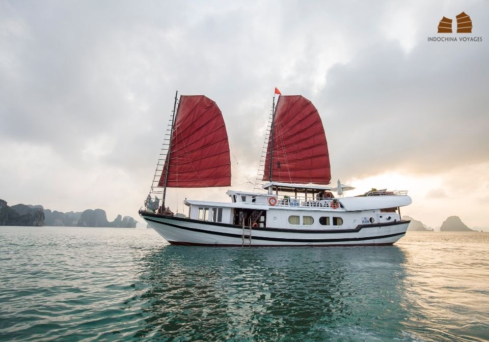 halong wooden cruise