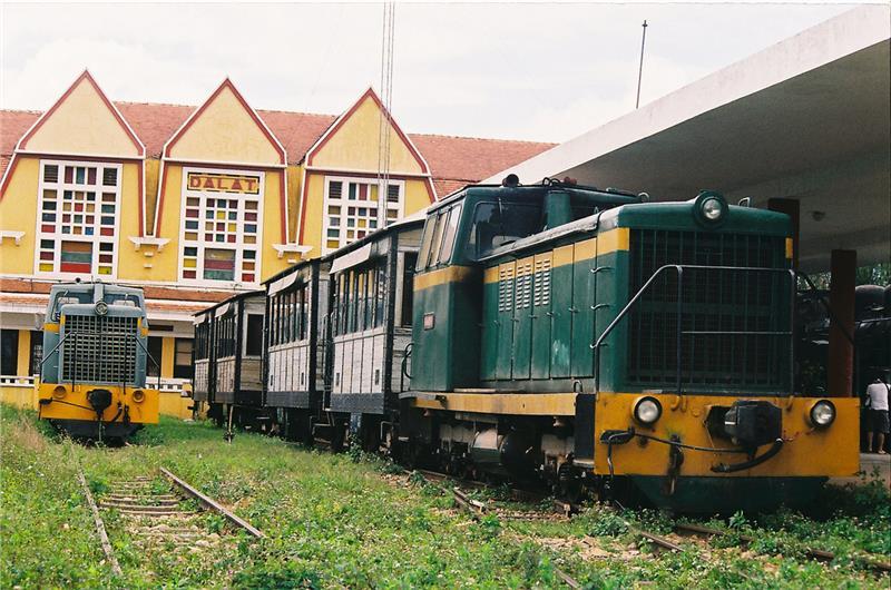 inside-dalat-railway-station