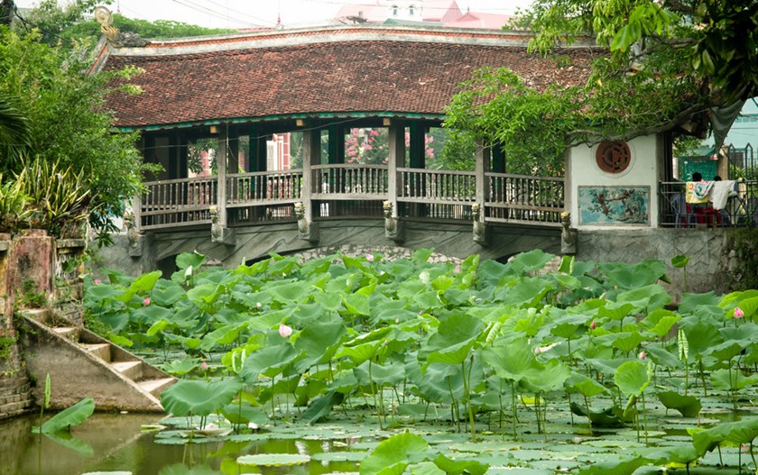 bridge in Binh Vong Village