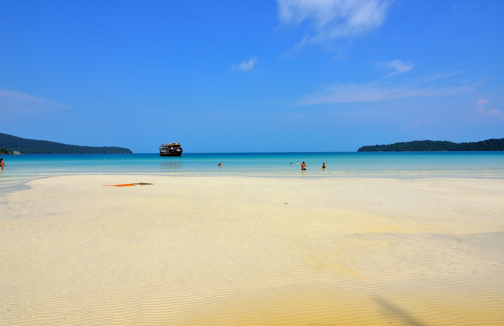 A crystal-clean beach in Sihanouk