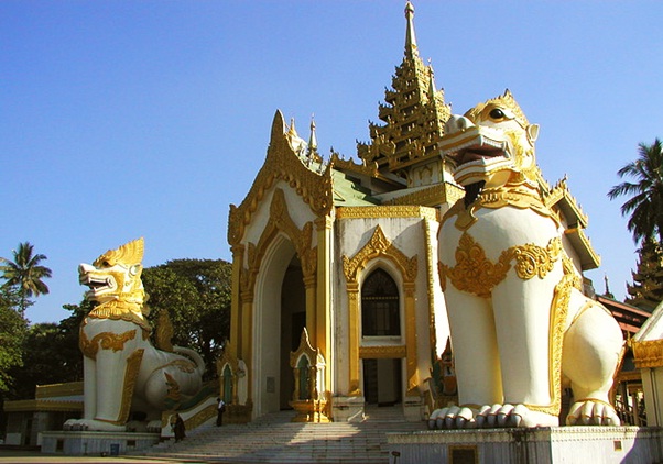 “Shwedagon, a gorgeous golden pagoda In Yangon “