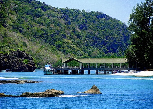 Camping in wild Ko Tarutao island, Thailand