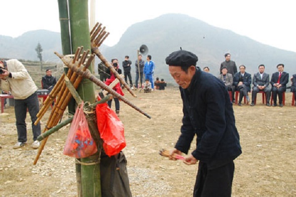 The magician finishes the festival by performing the some special ritual actions