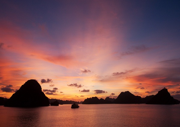  Sunset on Halong Bay