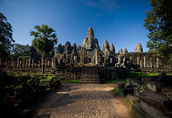 Bayon Temple – The mystery surrounding 200 stone massive faces