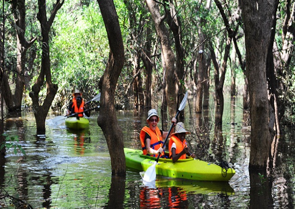 Unique kayaking tour in Cambodia