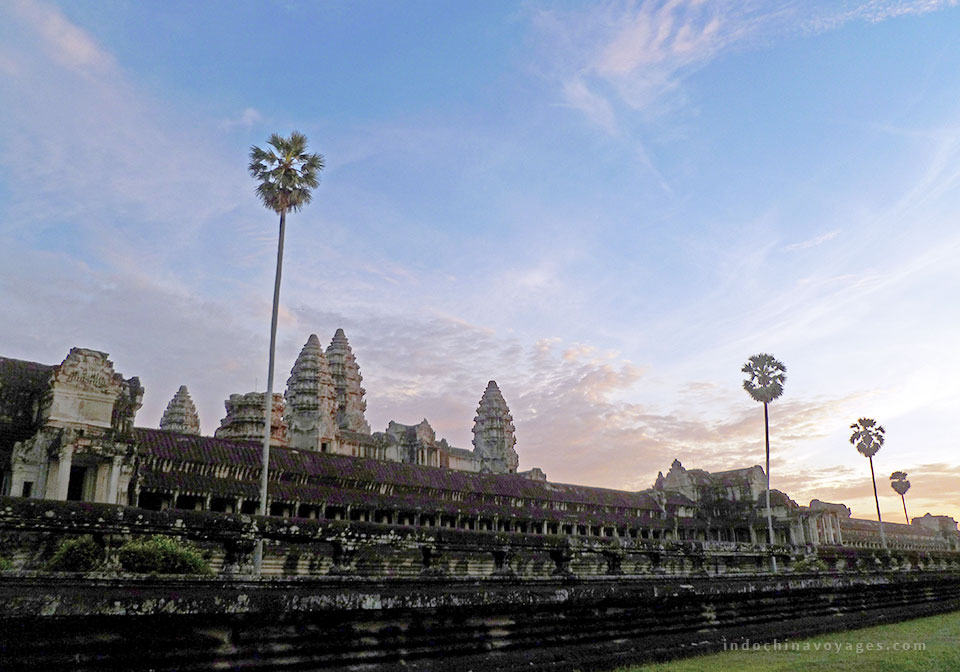 Admiring the panoramic picture of Angkor Wat