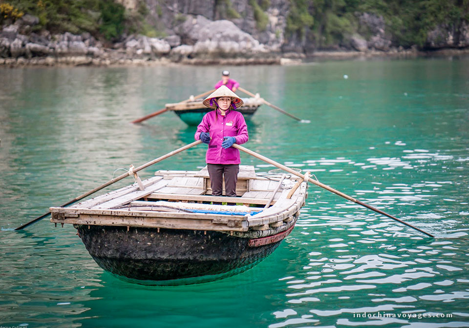 experience halong wooden boat tour