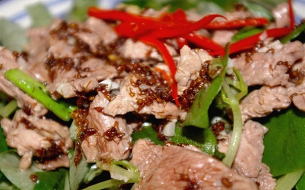 Stir-fried ants with beef
