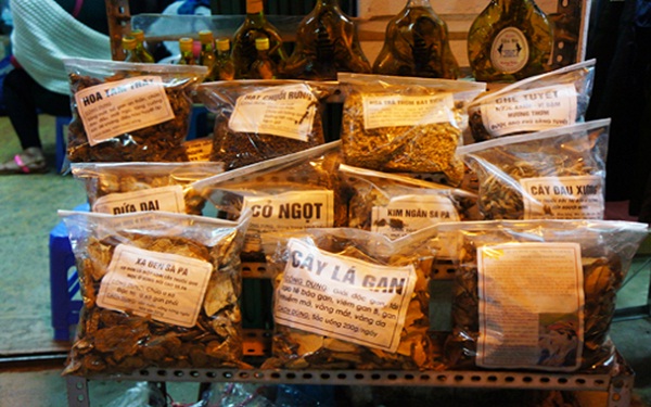 There are plenty of kinds of Dao’s medicinal herbs sold in Sapa markets