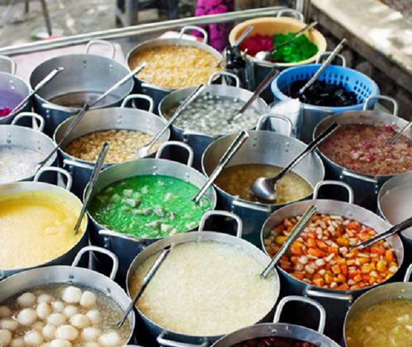 Taste Hue sweet soup – the best Vietnamese street food