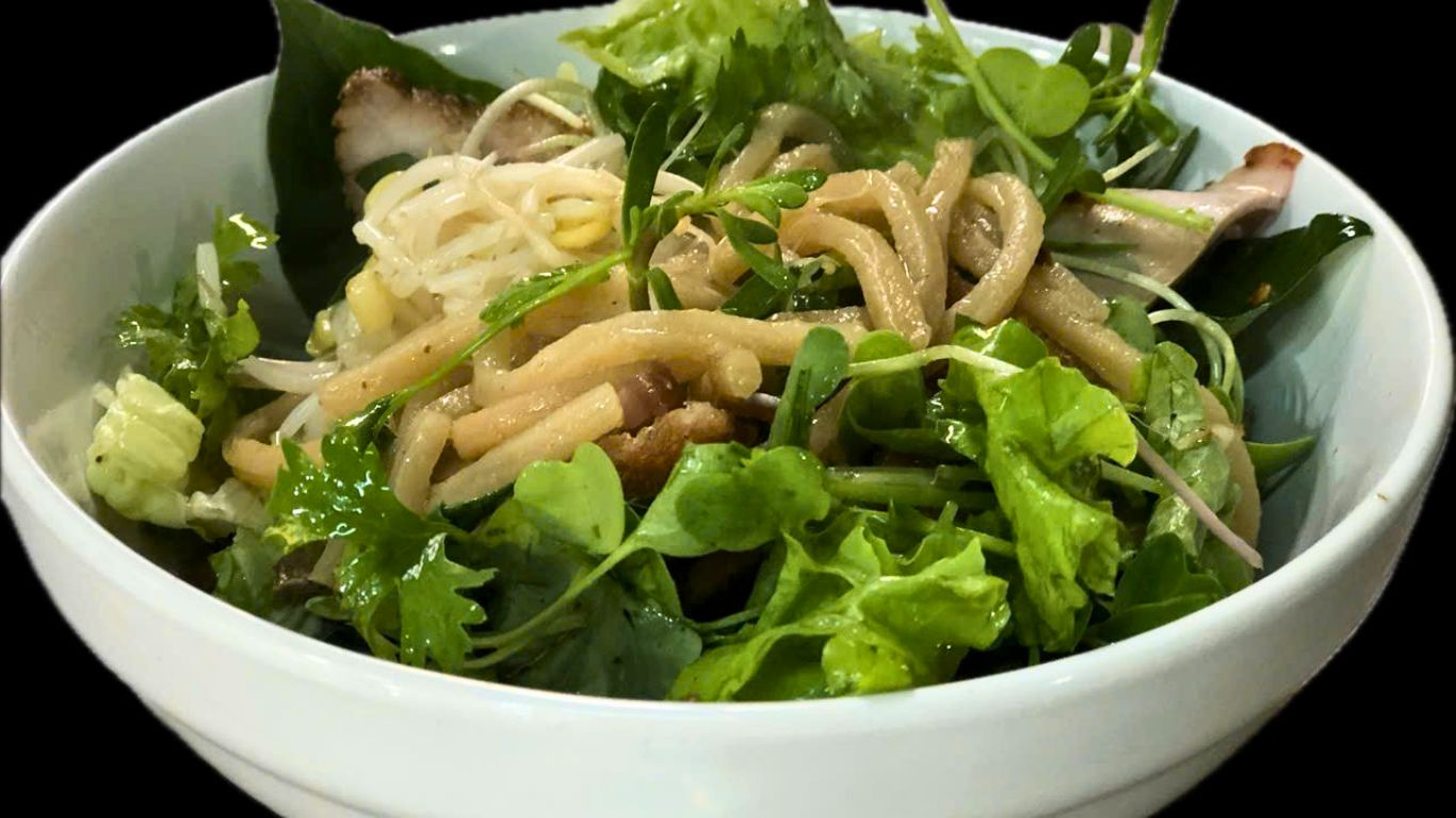 Cao lau noodle