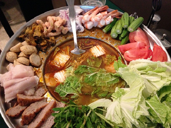  Many ingredients blended in Thai hot pot