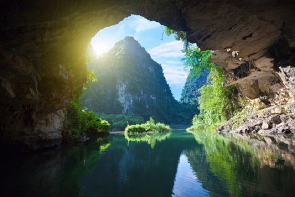 Fantastic caves in Vietnam  Avatar is real