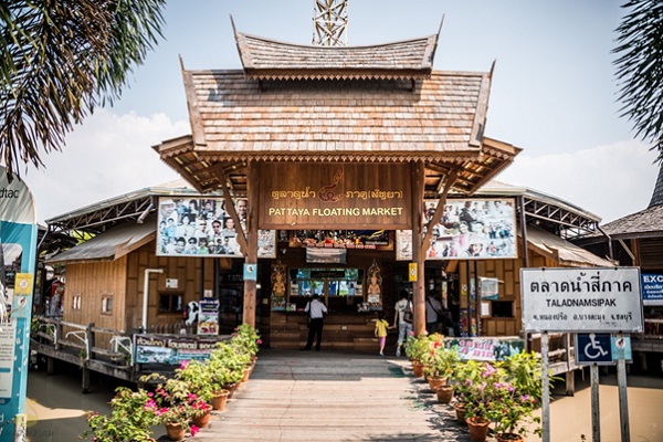 Pattaya, to visit the interesting Thai food floating market?