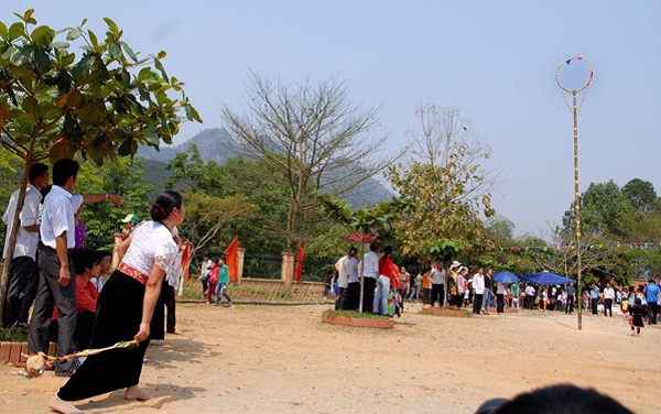 ““Nem con” – a folk game from Thai ethnic in Vietnam  “