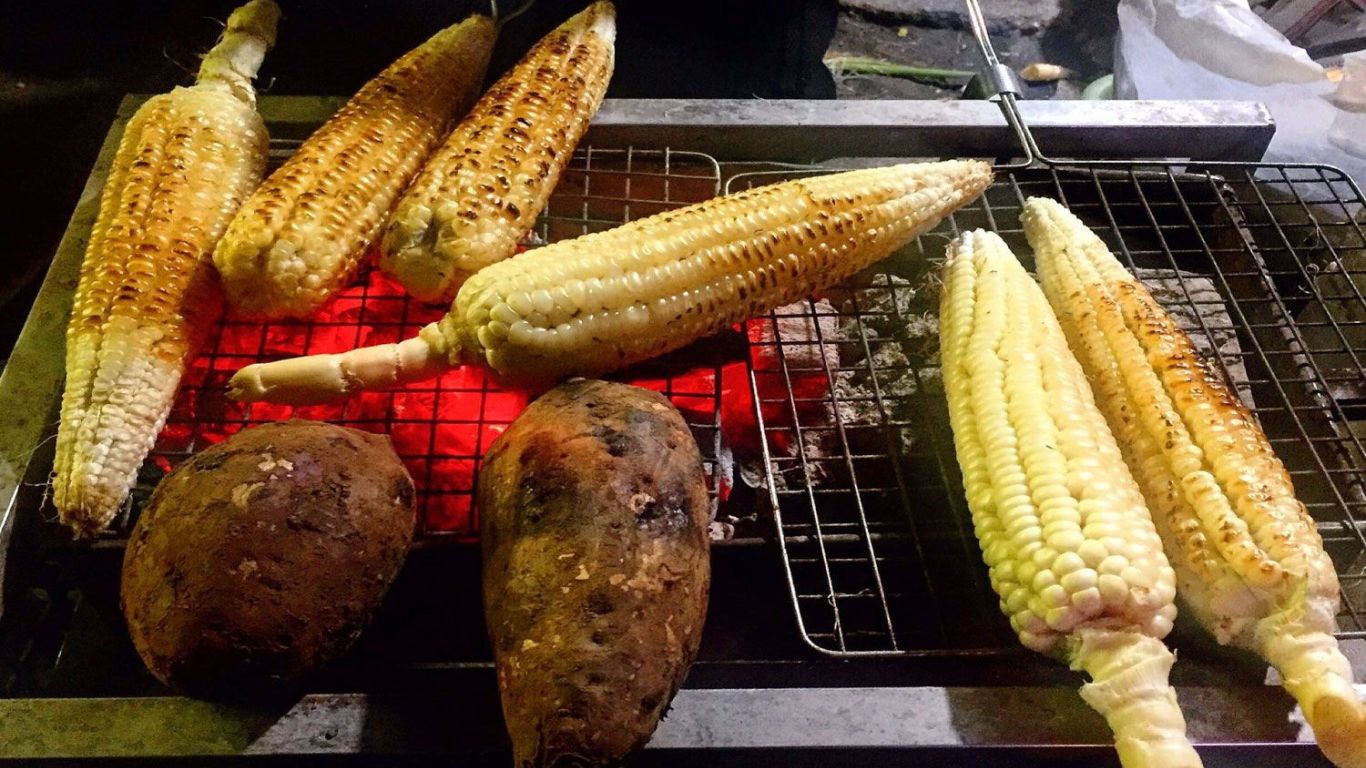 Grilled-potato-and-corn-in-Da-Lat