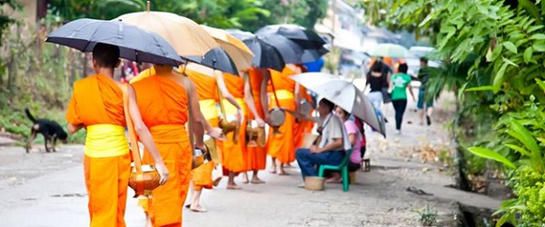 The peak tourism season is between November and February