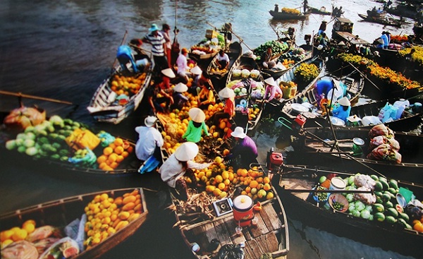 Cai Rang floating market 
