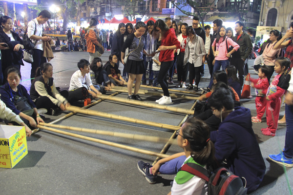 Vietnamese traditional games in Hanoi Old Quater