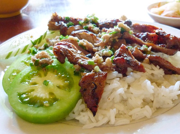 A dish of bai sach chrouk