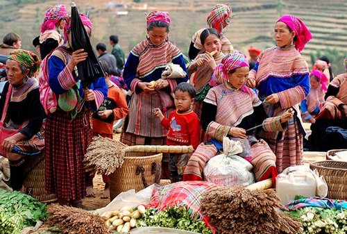 Lovely locals in traditional markets in Sapa