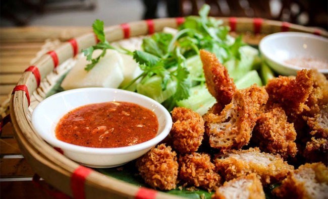 Fried nem chua in Tam Thuong Alley