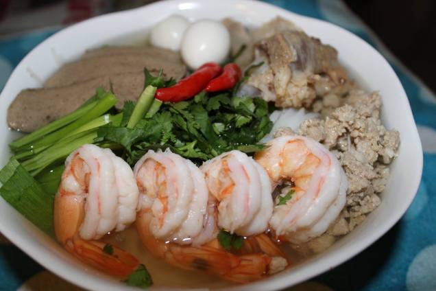 Phnom Penh clear rice noodle soup- it is hard for you to refuse tasting Phnom Penh noodle