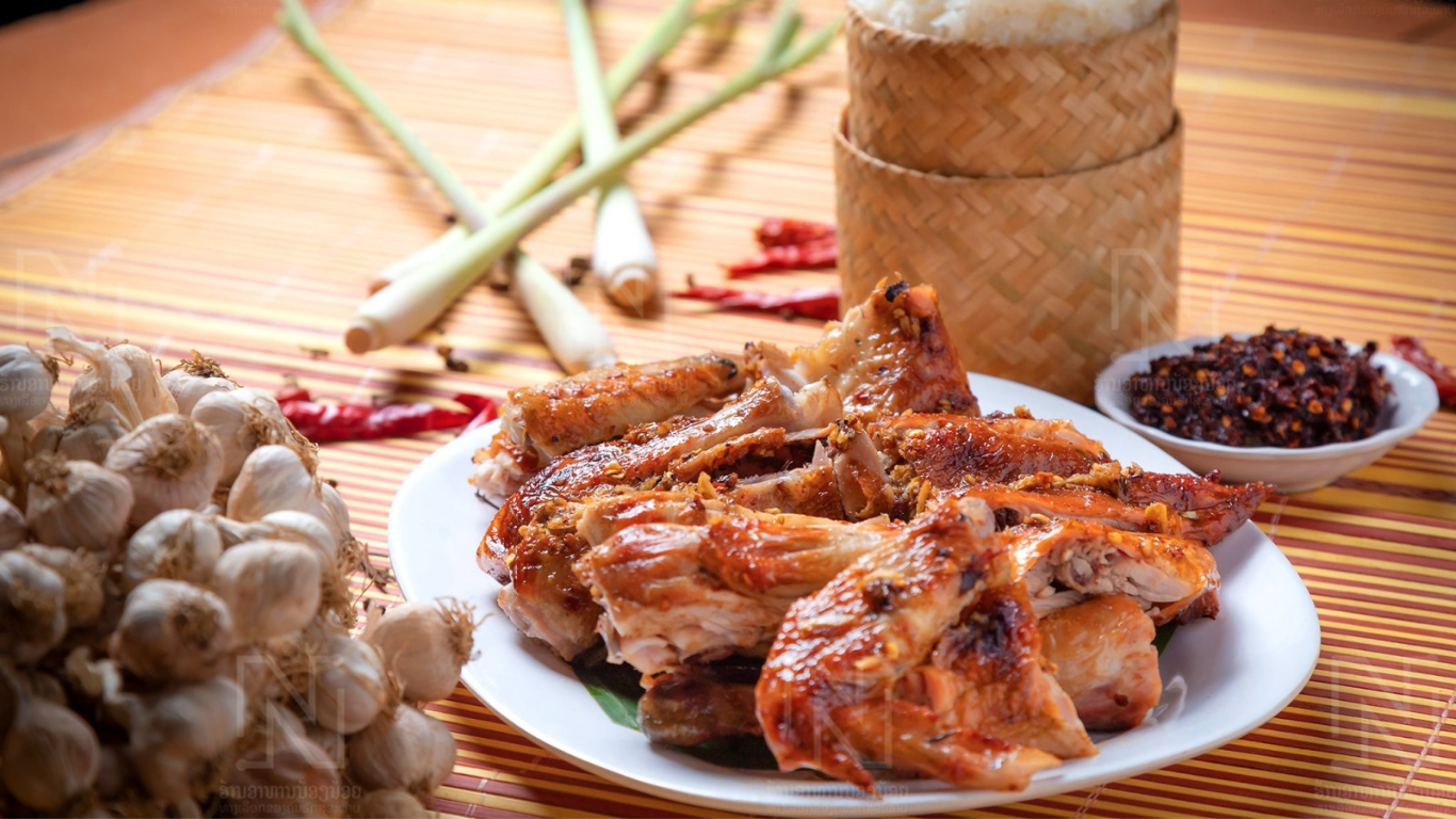 Savanakhet chicken - Must-try when coming to Laos (Image_ Báo An Giang)