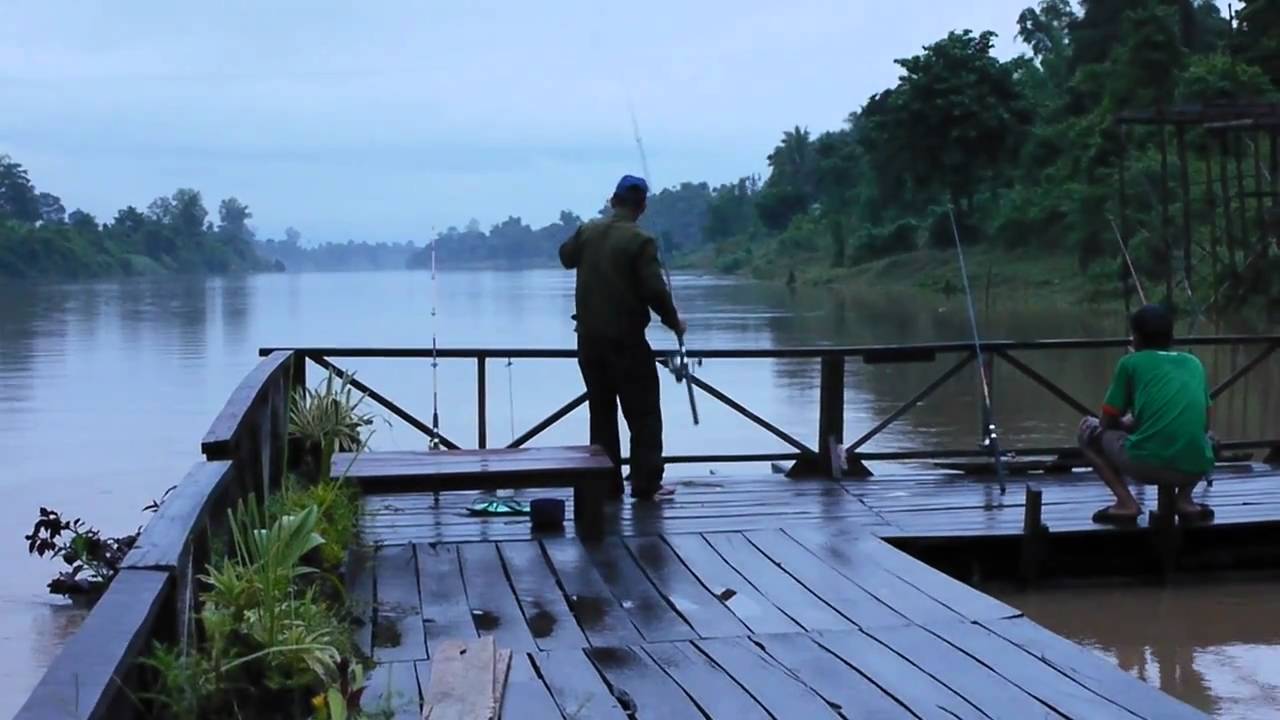 Go fishing in Laos