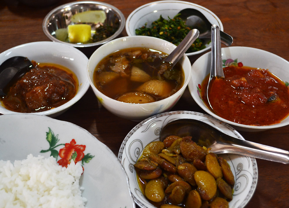 Myanmar authentic food