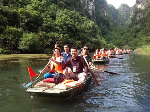 Let’s enjoy Trang An boat tour
