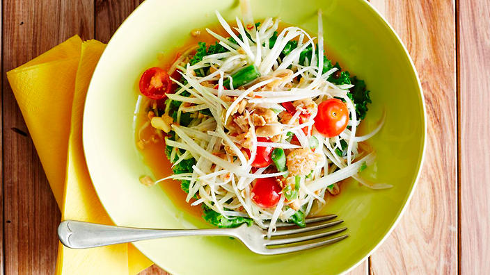 A mouth-watering Green Papaya Salad dish 