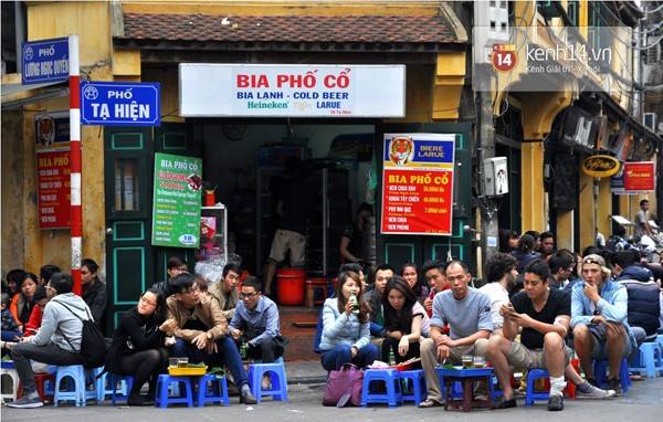 Try to have some beer in Ta Hien street