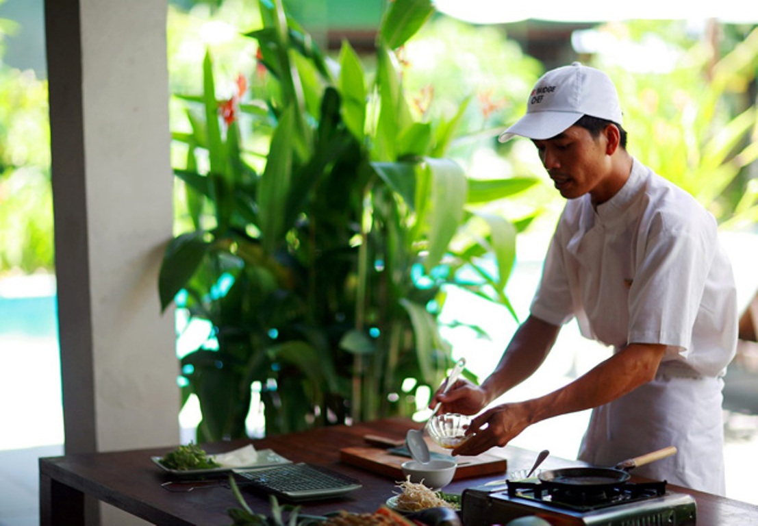 Class cooking in Hoi An