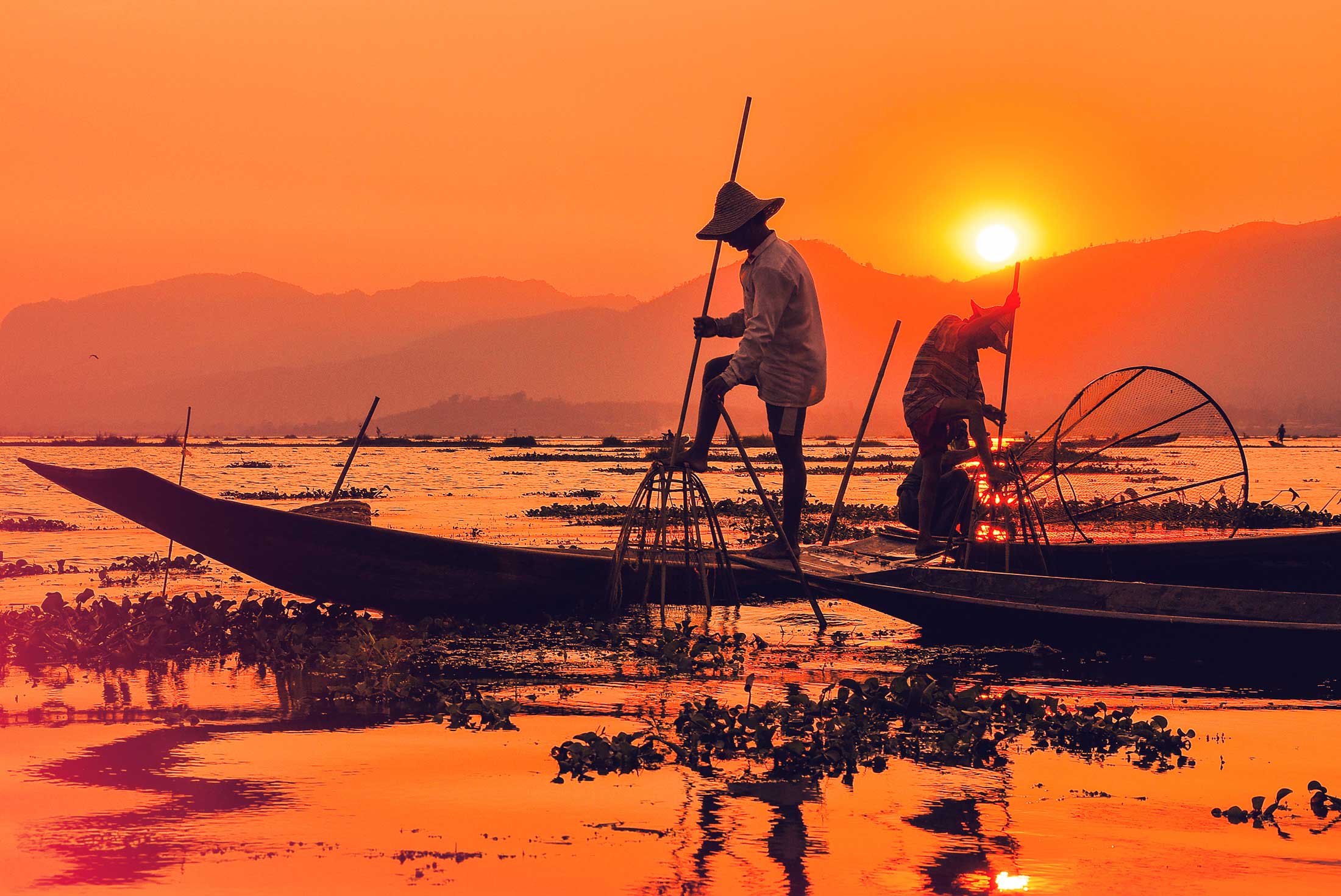 Inthar fishermen go fishing by one leg in the sunrise