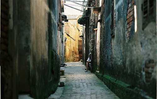 Small alley in Tho Ha village 