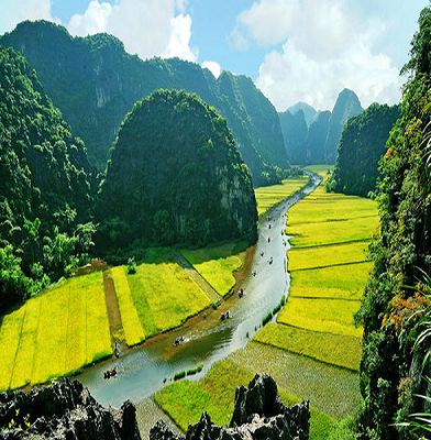 Tam-Coc-is-like-Halong-bay-on-the-land-in-Vietnam