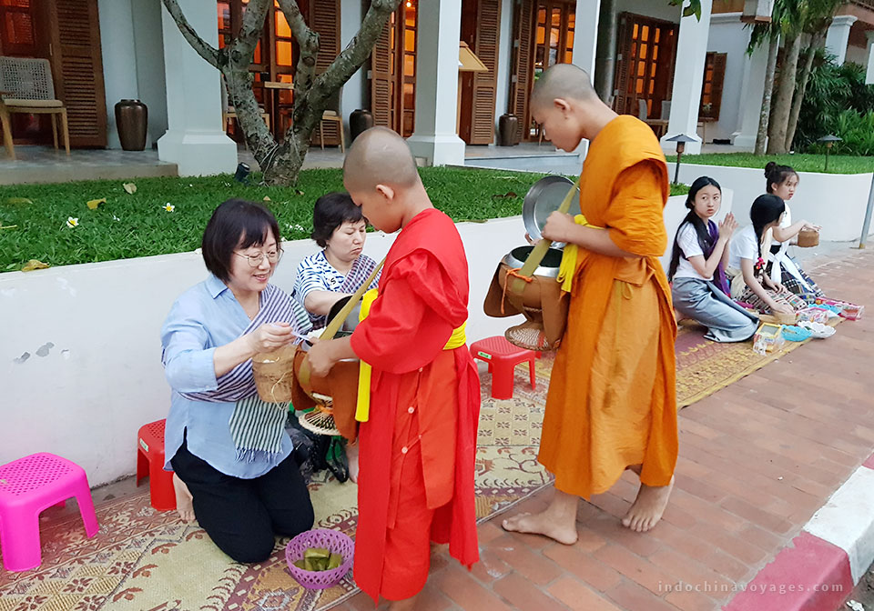 Observe-the-early-morning-alms-giving