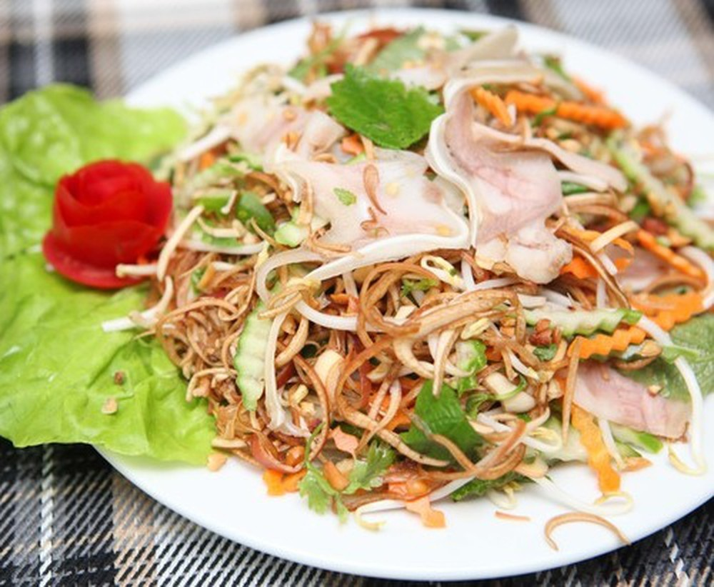 A plate of nom hoa chuoi provides several kinds of cellulose