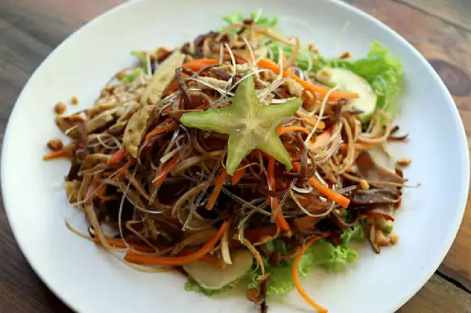 Vegan salad in Jalus