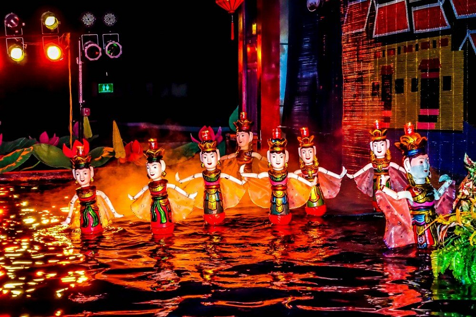 Water puppet show