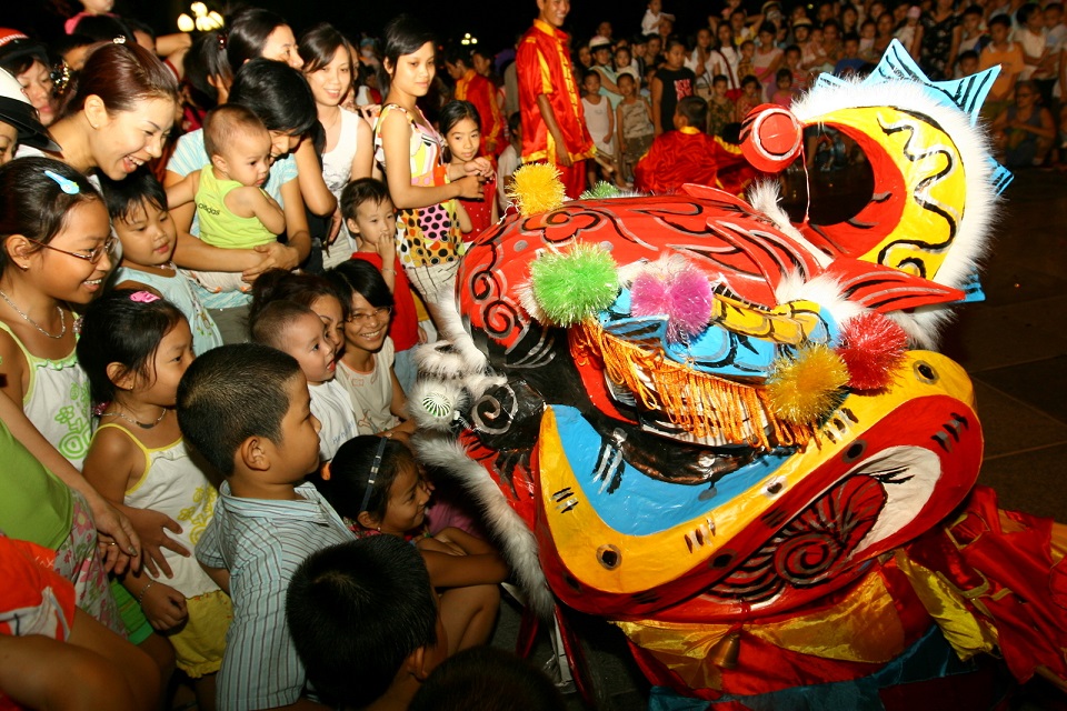 Lion dance in Mid-Autumn Festival