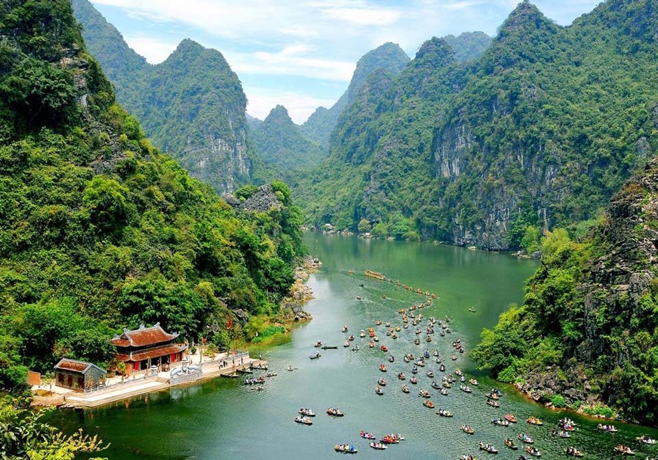 trang_an_vietnam_mountain