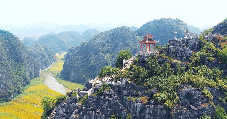 Small group tour from Hanoi: Mua Cave, Tam Coc, Bich Dong