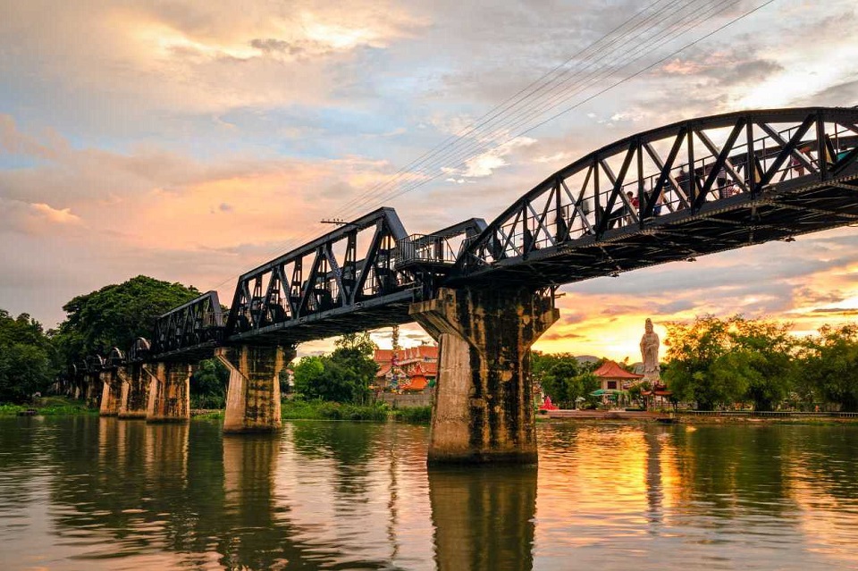 The bridge over River Wai