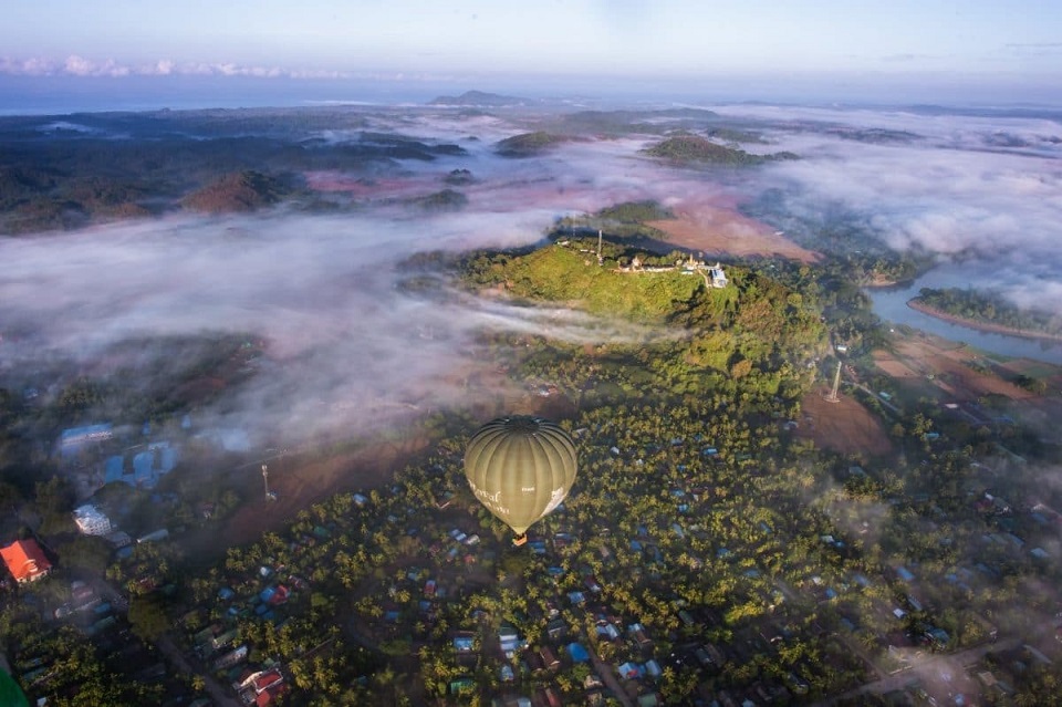 Hot air balloon in Ngapali