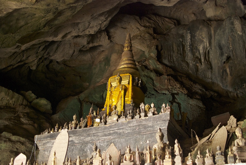Buddha statues inside Pak Ou Cave