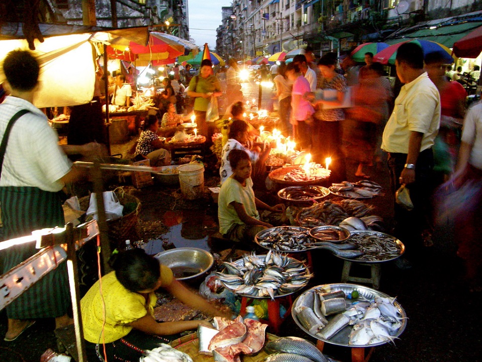 Anawrahta Road Night Market