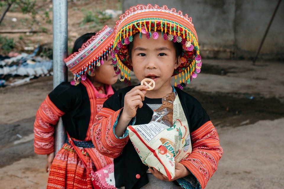 Lao Sung people in traditional costume